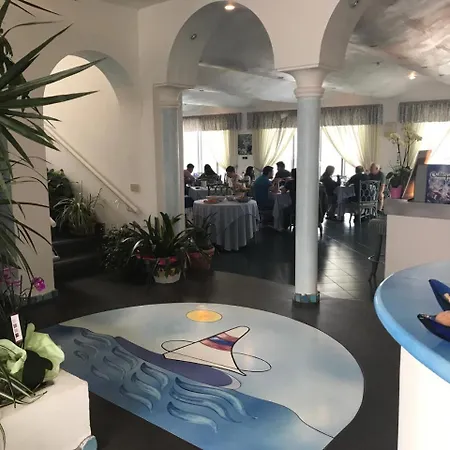 Otel Hotel Holiday 3*