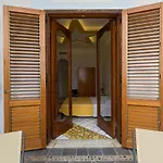 Hotel Holiday برايانو