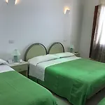 Hotel Holiday فندق برايانو