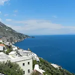 Hotel Holiday برايانو
