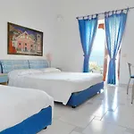 فندق Hotel Holiday 3*