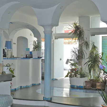 Hotel Holiday فندق