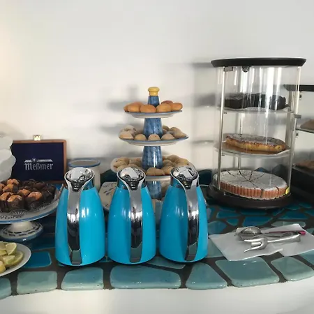Ξενοδοχείο Hotel Holiday 3*