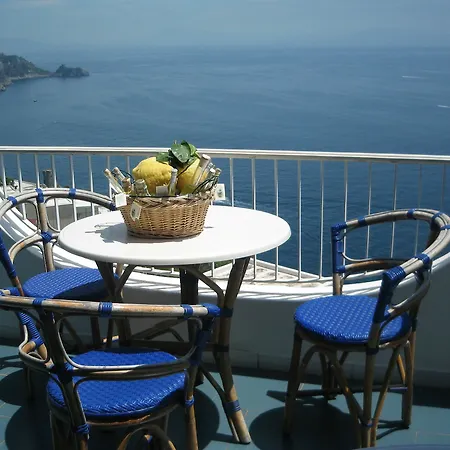Hotel Holiday 3*