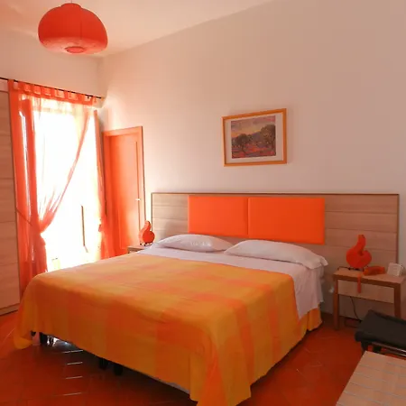 Hotell Hotel Holiday 3*