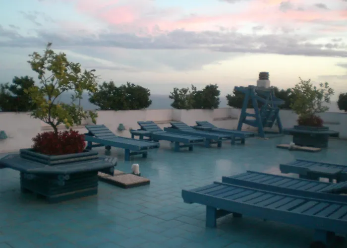 Hotel Holiday Отель Праяно