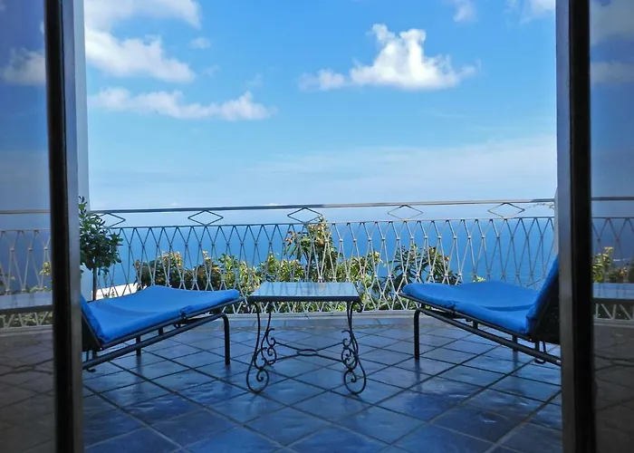Отель Hotel Holiday